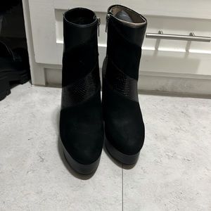 Brand new Vince Camuto ankle booties size 7.